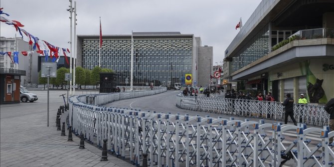 Taksim Meydanı ile çevresi, araç ve yaya trafiğine tekrar açıldı