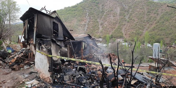 Konya'da yanan evin enkazında anne ile oğlunun cesedine ulaşıldı