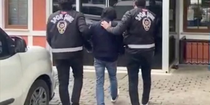 15 Temmuz Şehitler Köprüsü'ndeki Trabzonspor bayrağını indirmeye çalışan şüpheli yakalandı