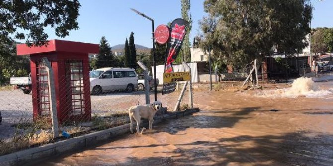 Bodrum'da isale hattı patladı, yol trafiğe kapandı