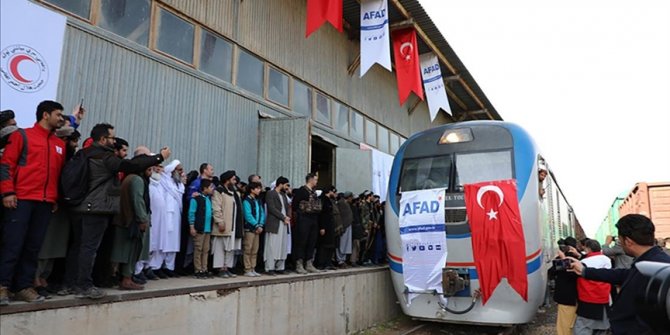 Türkiye'den Afganistan'daki selzedelere insani yardım