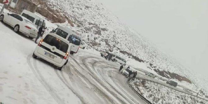 Van- Hakkari karayolundaki Güzeldere Geçidi, 'kar' ve 'tipi' nedeniyle ulaşıma kapatıldı