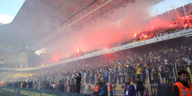 Fenerbahçe, Beşiktaş derbisinin hazırlıklarını taraftara açık antrenmanla tamamladı