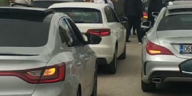 Düğün konvoyundakiler yolu kapatıp, havaya ateş açtı: 1 gözaltı