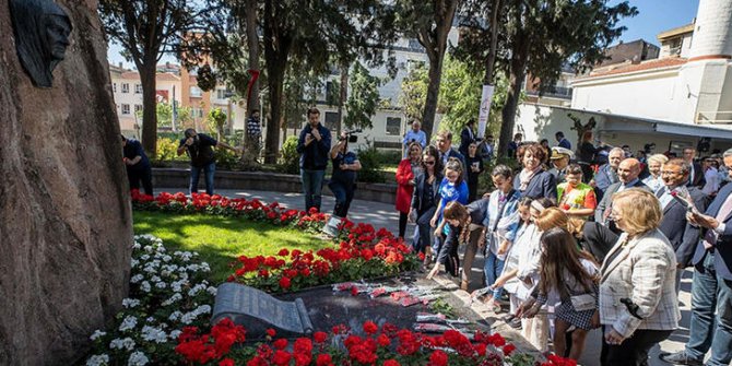 Zübeyde Hanım, Anneler Günü'nde mezarı başında anıldı
