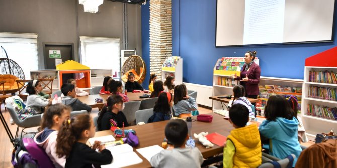 Yazarlık Atölyesi'nde ilk ders zili çaldı