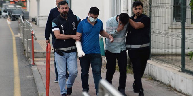 Seyyar dönerci, iş yerinin karşısına tezgah açtığı dönerci ile ağabeyini vurdu