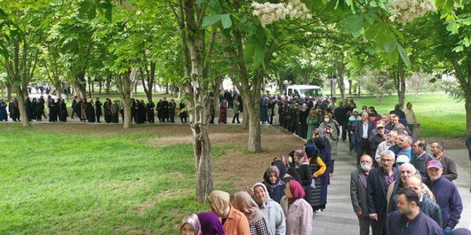 Kayseri’de domates fidesi kuyruğu
