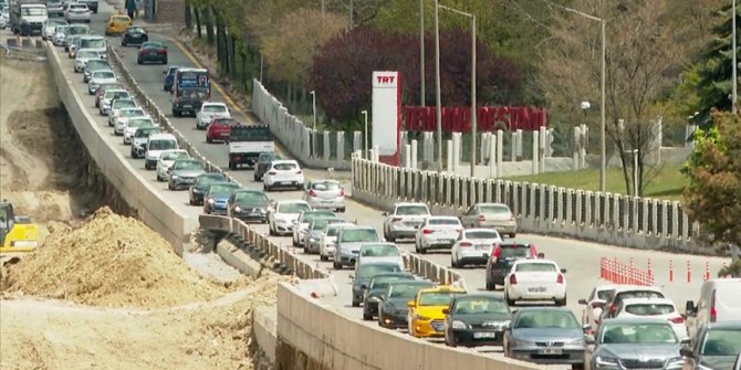 Trafik yoğunluğu yaratan 'TRT Kavşağı'ndaki çalışmaların haziranda tamamlanması planlanıyor