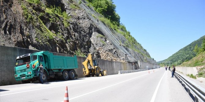 Bartın-Karabük kara yolundaki heyelan bölgesinde güçlendirme çalışmasına başlandı