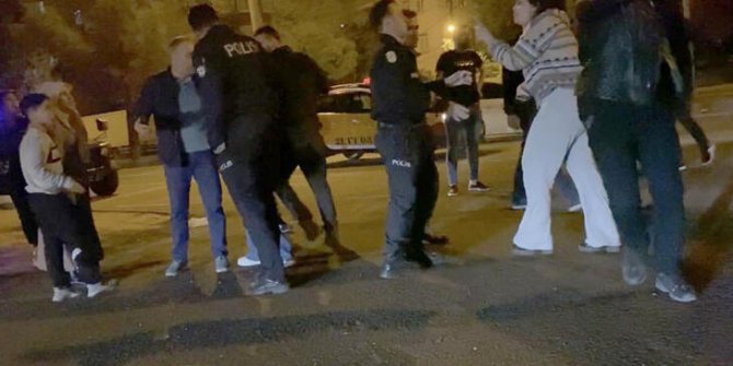 Önce erkekler sonra yakınları kadınlar kavga etti