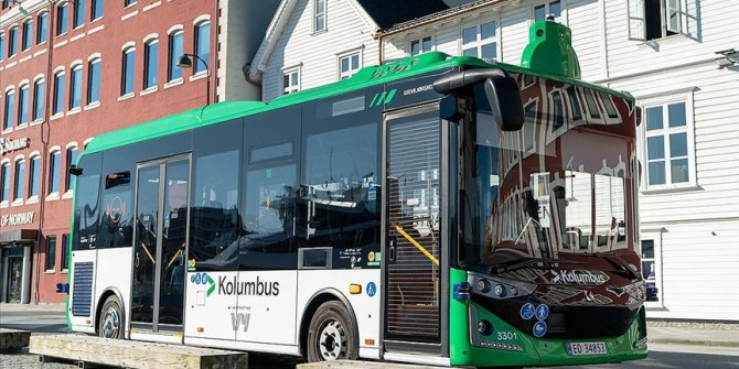 Türk mühendislerin geliştirdiği elektrikli sürücüsüz otobüs Norveç’te sefere çıktı