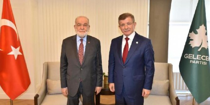 Karamollaoğlu ile Davutoğlu bir araya geldi