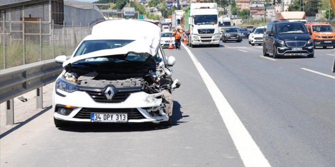 TEM Otoyolu'nda zincirleme kaza nedeniyle trafik yoğunluğu yaşandı
