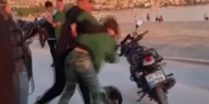 Büyükçekmece’de motosikletli kadın, çocuğa çarpacağı iddiası ile darbedildi