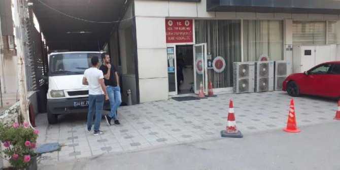 Başından silahla vurulmuş ve eli bileğinden kesilmiş 2 erkek cesedi bulundu