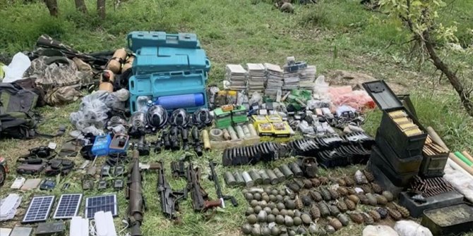 Pençe-Kilit Operasyonu'nda teröristlere ait çok sayıda silah ve mühimmat ele geçirildi