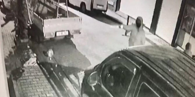 Kağıthane'de iş yerine silahlı saldırı kamerada