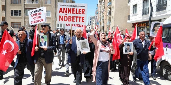 Vanlı aileler HDP İl Başkanlığı önündeki eylemlerini sürdürdü