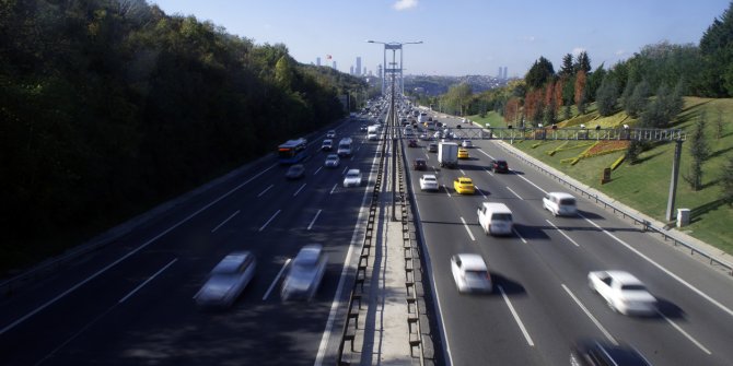 Otoyollardaki hız limiti kararı vatandaşlara soruldu