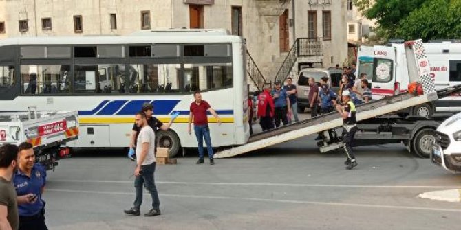 Halk otobüsünün altında kalan kadın hayatını kaybetti