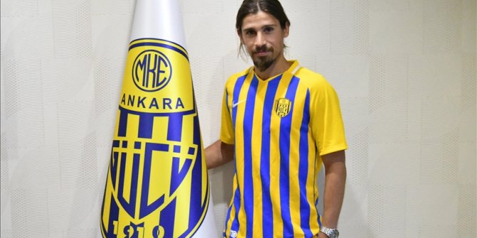 MKE Ankaragücü'nün Portekizli futbolcusu Tiago Pinto, futbol kariyerini noktaladı