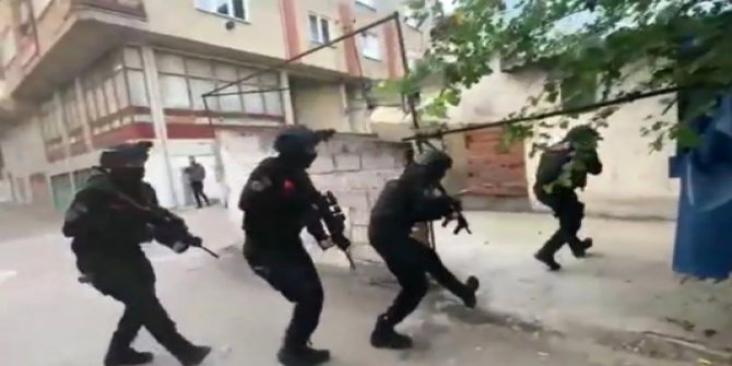 Bursa’da 3 DEAŞ bombacısı adliyeye sevk edildi