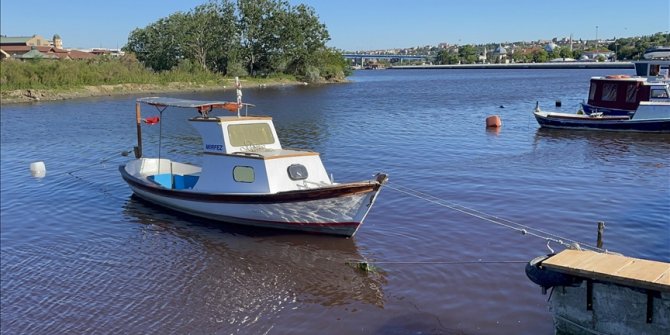 Haliç'te suyun renginin değiştiği gözlendi