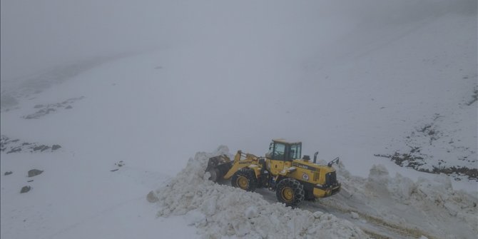Trabzon'un yüksek kesimlerine kar yağdı
