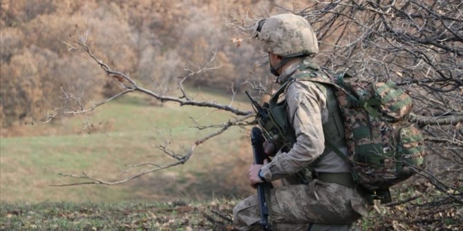 Tunceli'de teröristlerin kullandığı 10 sığınak imha edildi