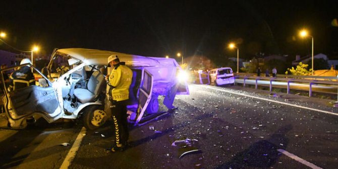 Tekirdağ'da minibüs ters yöne girdi; 1'i ağır 5 yaralı