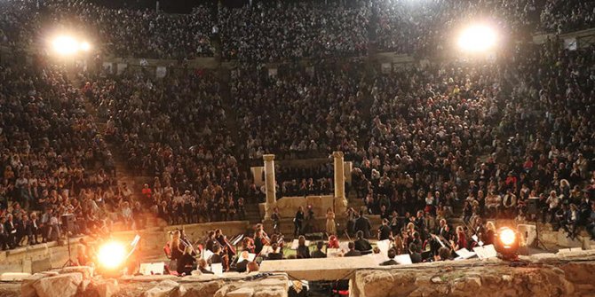 Pamukkale'de antik tiyatro 1690 yıl sonra tekrar halkla buluştu