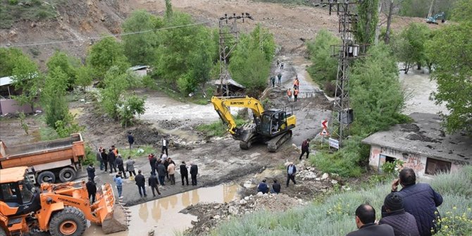 Erzurum'da HES barajı borusundaki sızma heyelana yol açtı