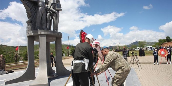 Bingöl'de PKK'lı teröristlerce şehit edilen sivil ve silahsız 33 asker anıldı