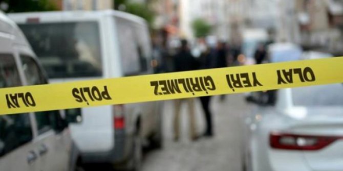 Bir kişi eşini bıçakla, çocuklarını da balkondan atarak öldürdü