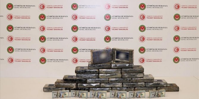 İstanbul Havalimanı'nda gerçekleştirilen 3 ayrı operasyonda 58 kilogram kokain yakalandı