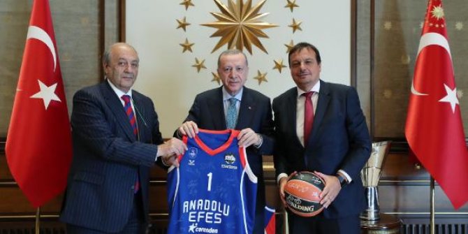 Cumhurbaşkanı Erdoğan, Anadolu Efes takımını kabul etti
