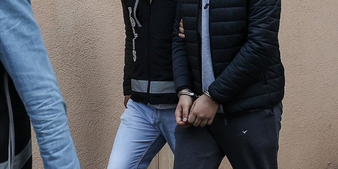 İzmir'de FETÖ'nün hücre evlerine yönelik operasyonda 21 kişi yakalandı