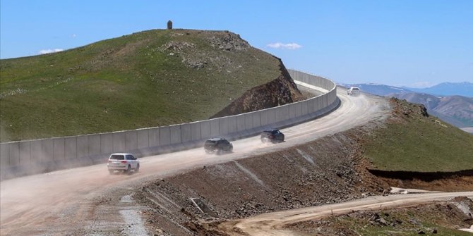 Van-İran sınırındaki güvenlik duvarı çalışmaları sürüyor