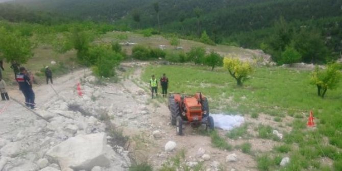 Traktör kazasında ölen kadın, babasıyla aynı kaderi paylaştı