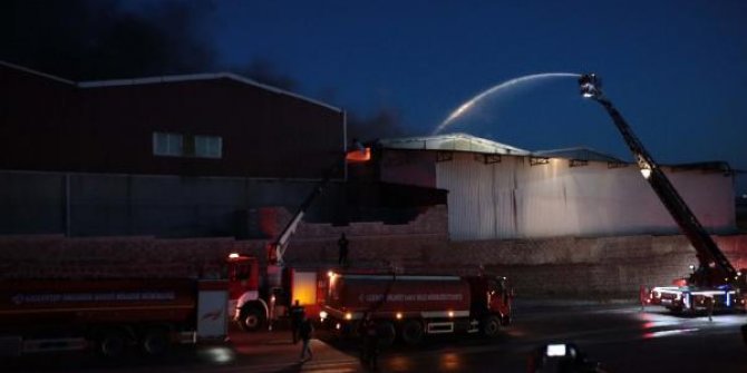 Gaziantep’te geri dönüşüm fabrikasında yangın