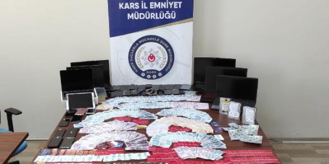 Siber polisten, Kars merkezli 4 ile kargo dolandırıcılığı operasyonu: 15 gözaltı