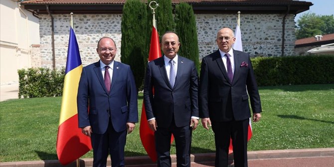 Dışişleri Bakan Çavuşoğlu, Romen ve Polonyalı mevkidaşlarıyla bir araya geldi