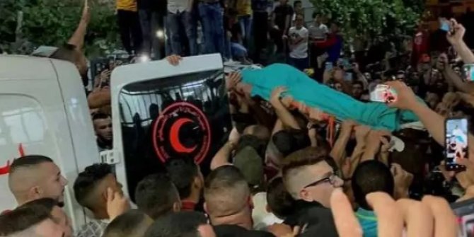 İsrail askerleri Filistinli bir çocuğu daha katletti!