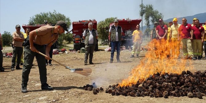 Kazdağları'nda görevli orman işçilerine yangınlarda ilk müdahale anlatıldı