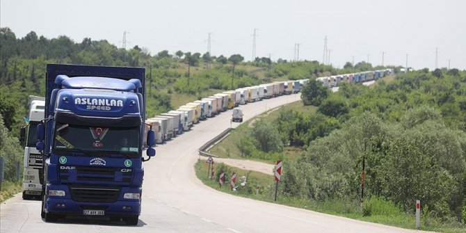 Bulgaristan sınırındaki tır kuyruğu devam ediyor