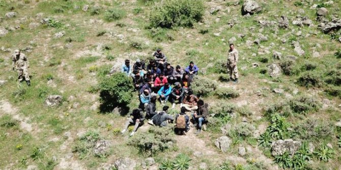 Van'da arazide 28 kaçak göçmen yakalandı