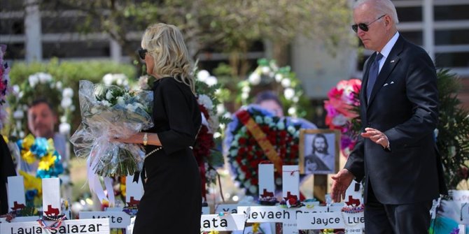 Biden, 19'u öğrenci 21 kişinin öldürüldüğü Teksas'taki okulu ziyaret etti