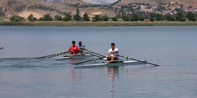 Milli kürekçiler Adıyaman'da kampa girdi