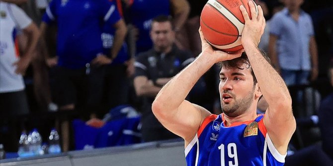 Anadolu Efes, Buğrahan Tuncer ile 2 yıllık yeni sözleşme imzaladı